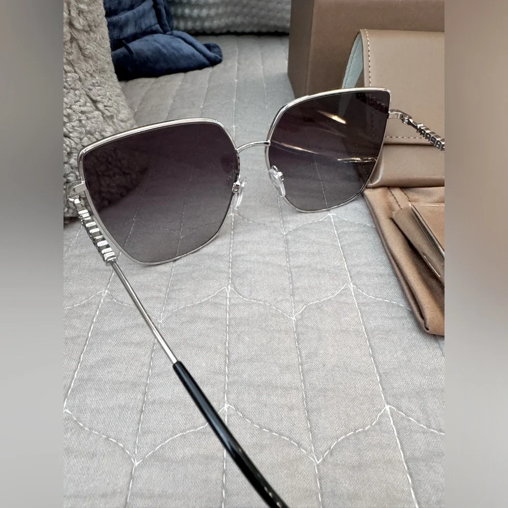 NEW‼️BURBERRY BE3143 Alexis Silver Square with Gray Gradient Lens